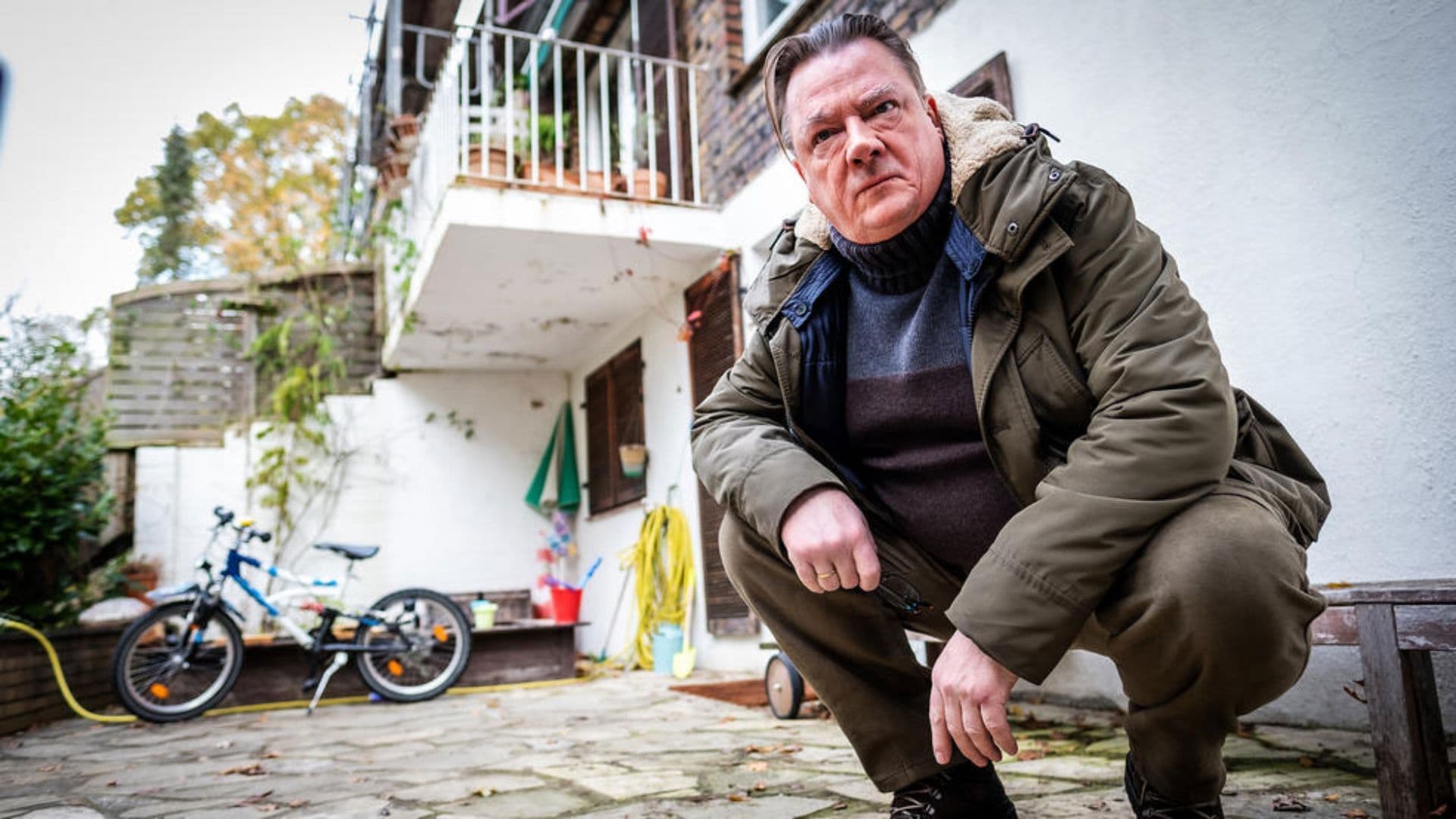 Nhìn Xuống Vực Thẳm